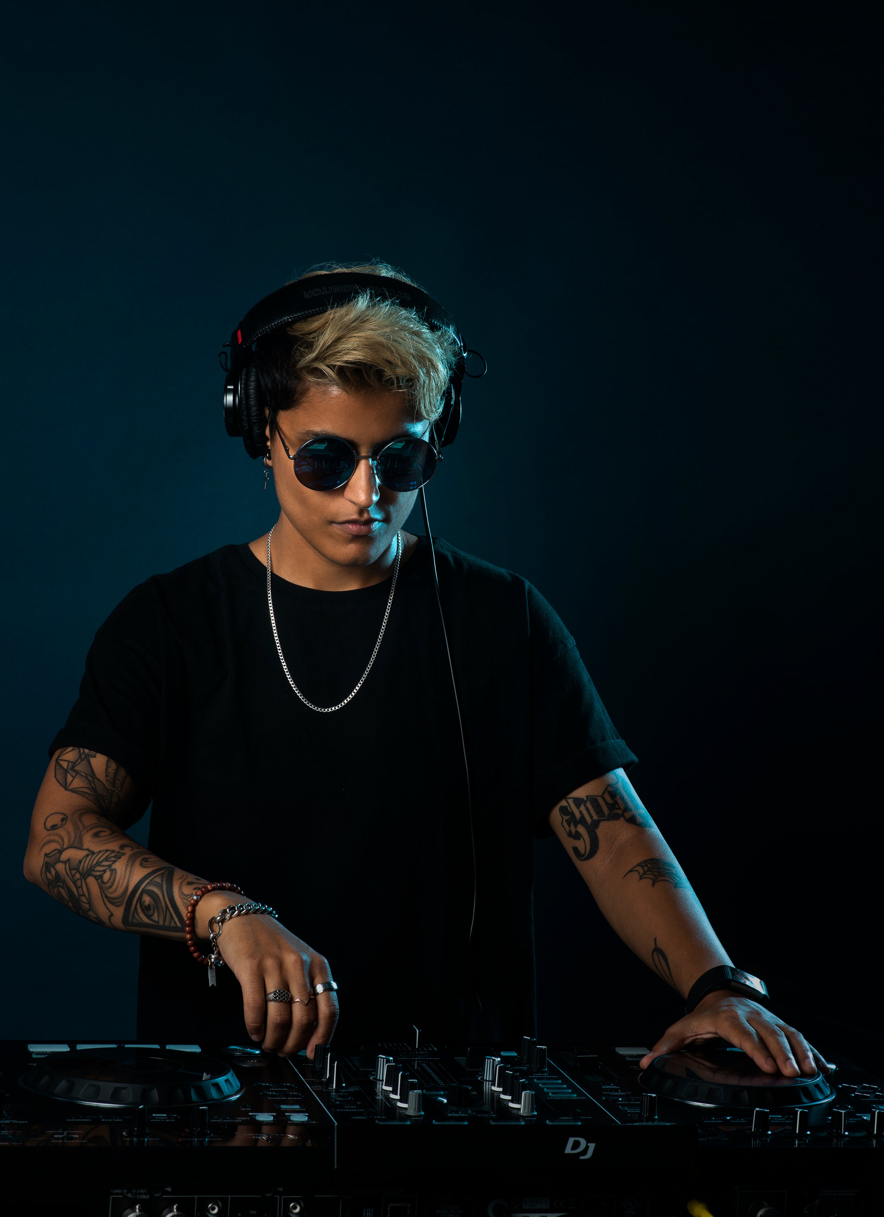 DJ - Featuring the TESNA Ultra 6 Premium headphones 